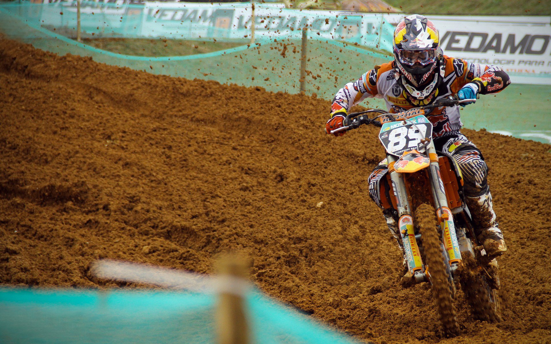 赛事中的友情与竞争：车队之间的微妙关系，赛事中的友情与竞争_车队之间的微妙关系